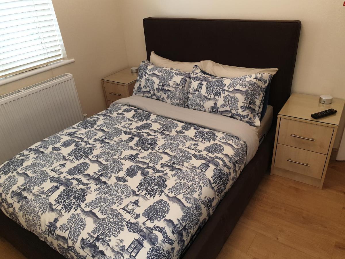 London Luxury 3 Bedroom Flat 1Min Walk From Underground, With Free Parking Sleeps X10 외부 사진