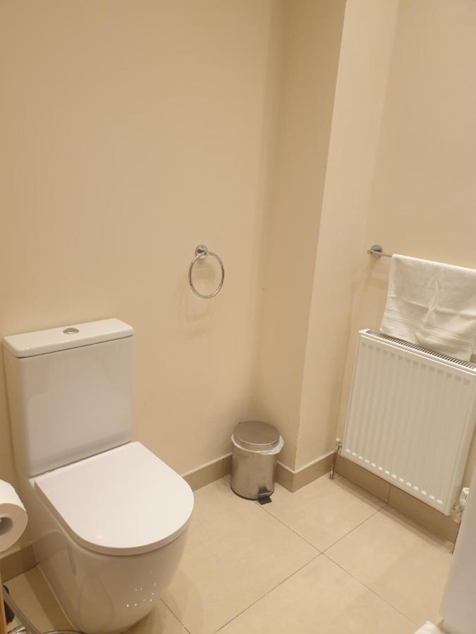 London Luxury 3 Bedroom Flat 1Min Walk From Underground, With Free Parking Sleeps X10 외부 사진