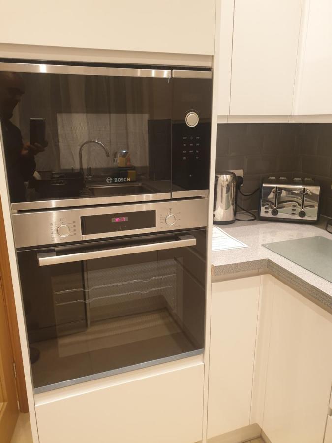 London Luxury 3 Bedroom Flat 1Min Walk From Underground, With Free Parking Sleeps X10 외부 사진