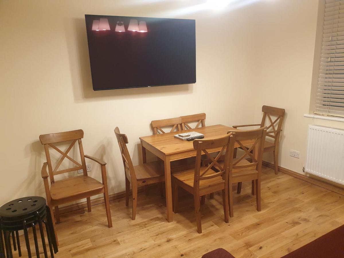 London Luxury 3 Bedroom Flat 1Min Walk From Underground, With Free Parking Sleeps X10 외부 사진