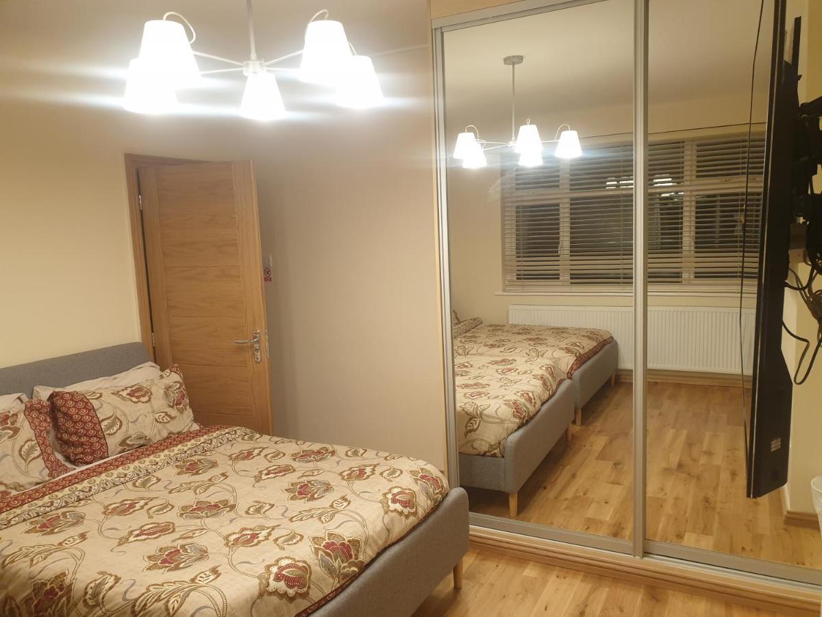 London Luxury 3 Bedroom Flat 1Min Walk From Underground, With Free Parking Sleeps X10 외부 사진