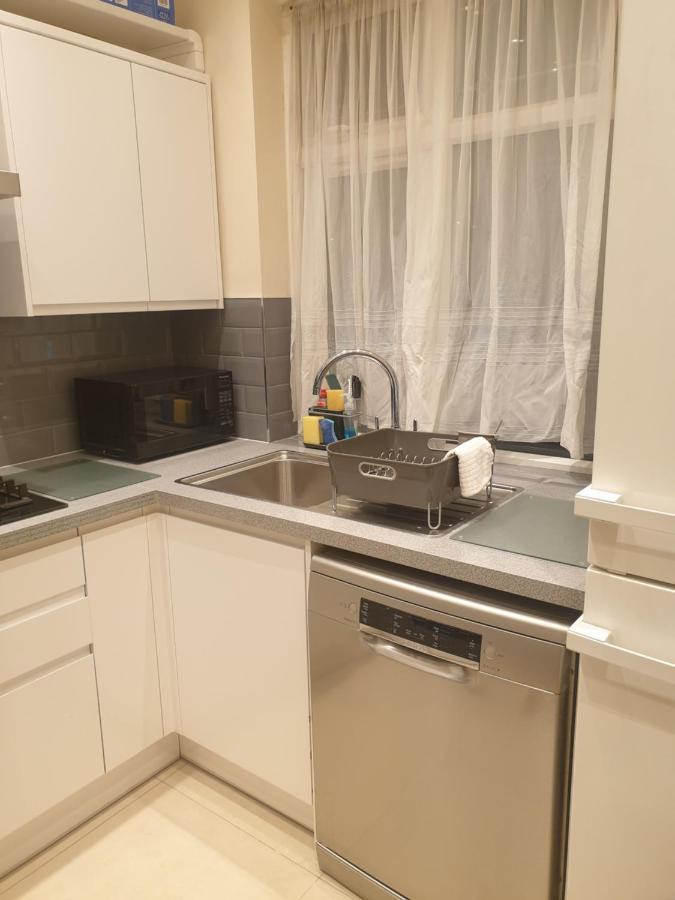 London Luxury 3 Bedroom Flat 1Min Walk From Underground, With Free Parking Sleeps X10 외부 사진