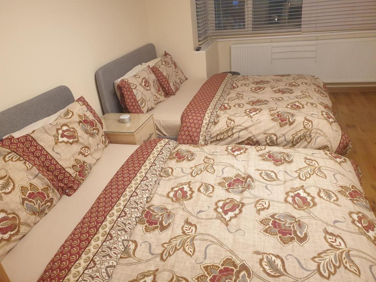 London Luxury 3 Bedroom Flat 1Min Walk From Underground, With Free Parking Sleeps X10 외부 사진