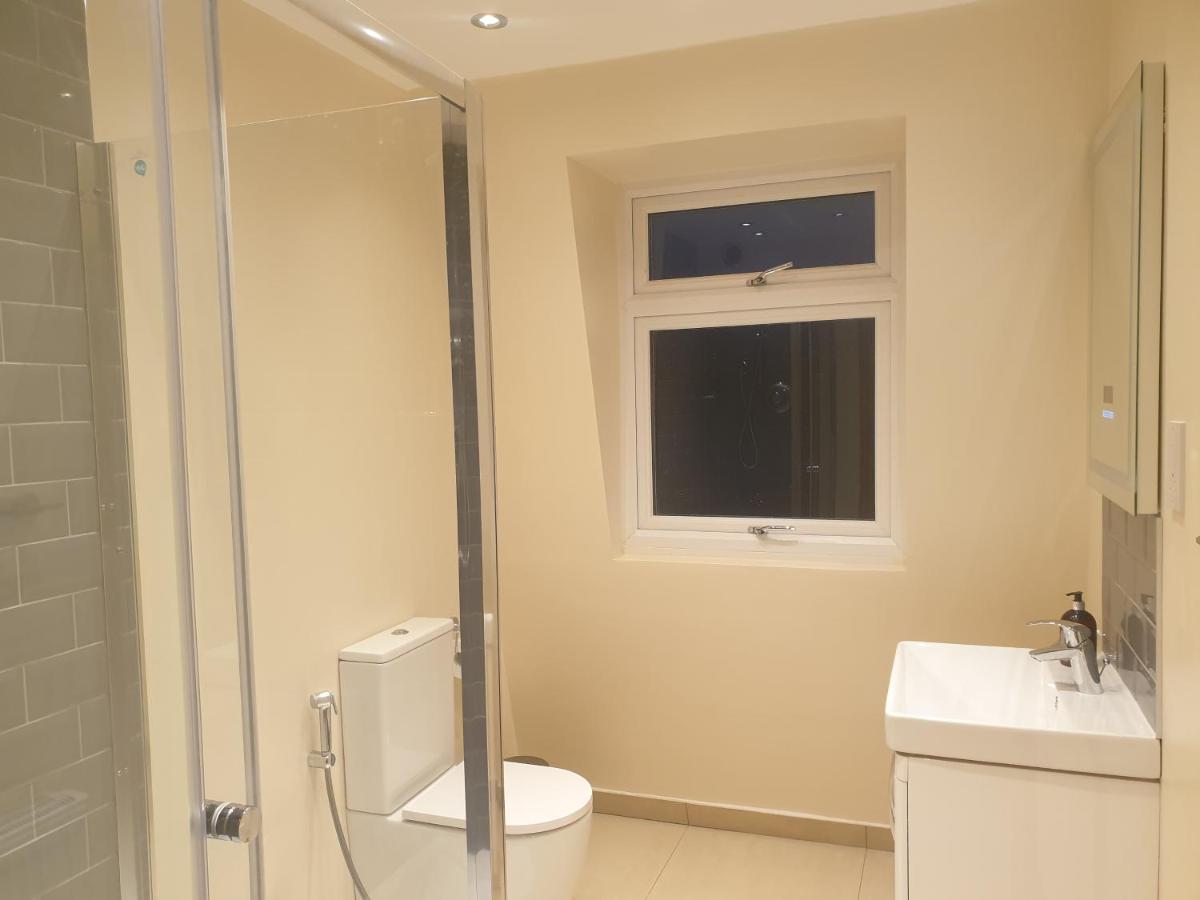 London Luxury 3 Bedroom Flat 1Min Walk From Underground, With Free Parking Sleeps X10 외부 사진